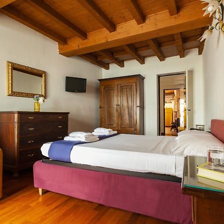 Suite Via Torino Милано Екстериор снимка